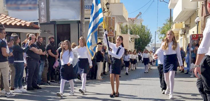 Με κάθε επισημότητα η μαθητική παρέλαση για την 28η Οκτωβρίου στον Δήμο Βιάννου