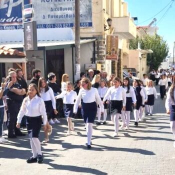 Με κάθε επισημότητα η μαθητική παρέλαση για την 28η Οκτωβρίου στον Δήμο Βιάννου